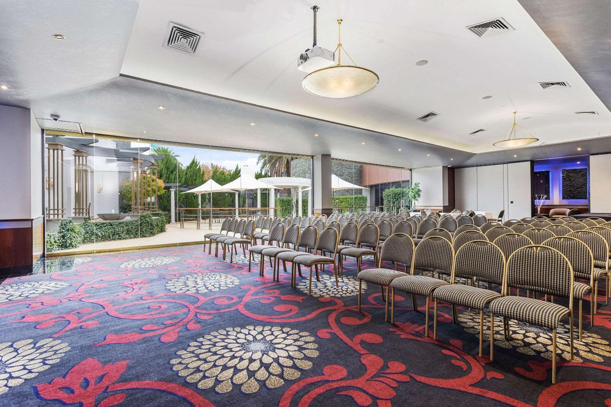 Quality Hotel Taylors Lakes Buitenkant foto