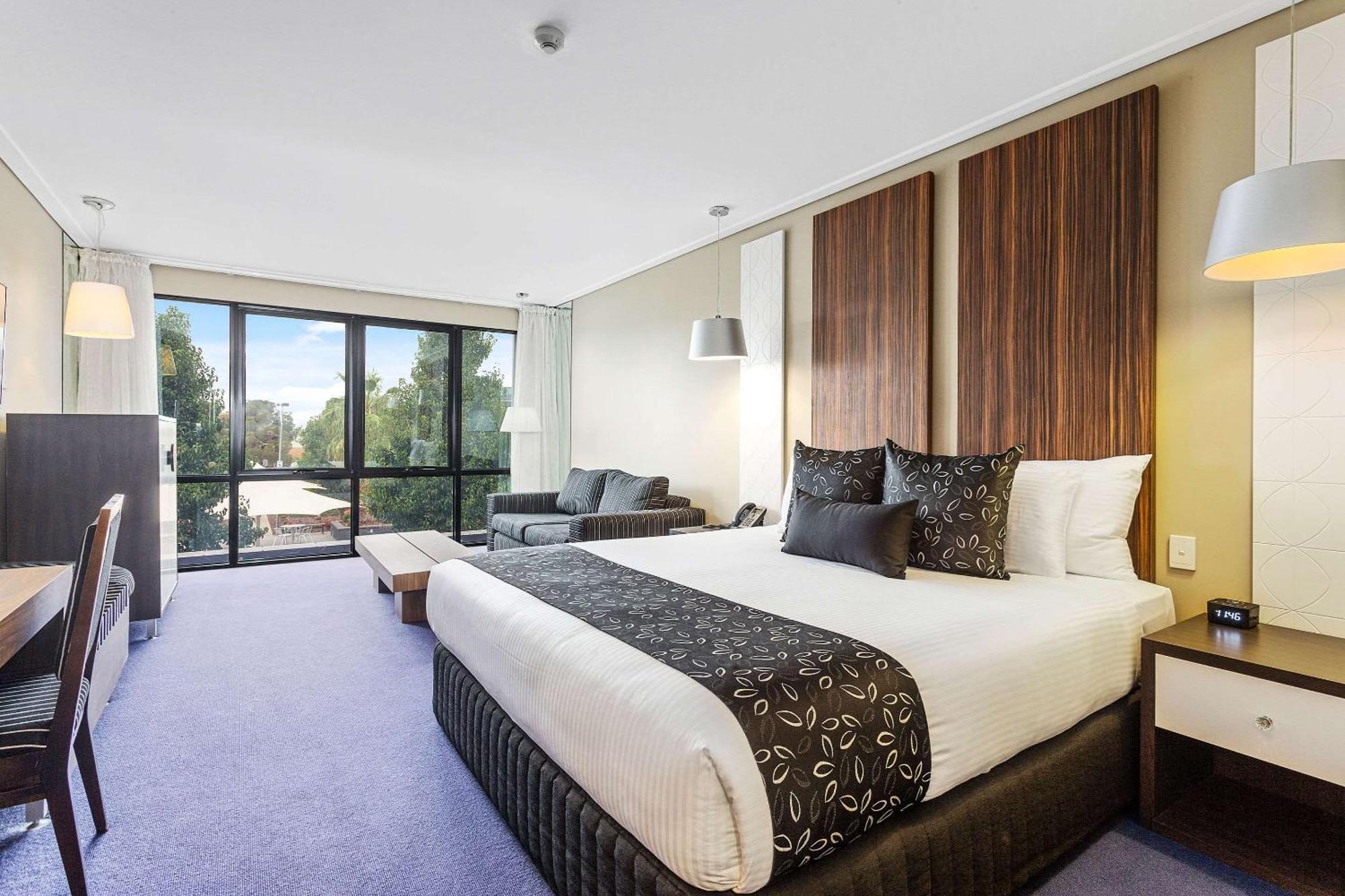 Quality Hotel Taylors Lakes Buitenkant foto