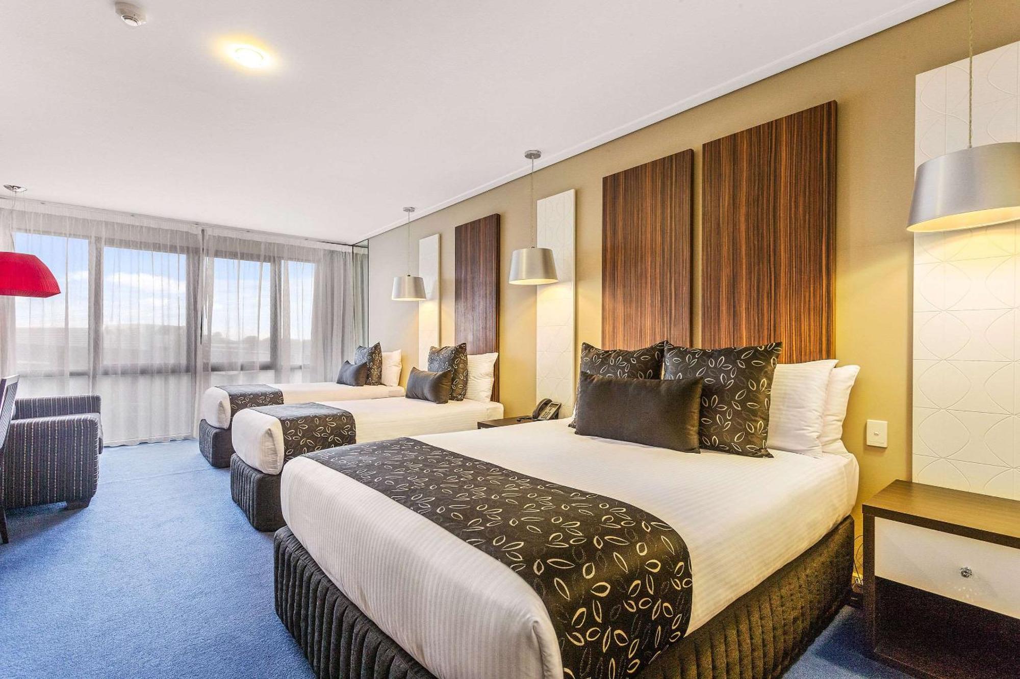 Quality Hotel Taylors Lakes Buitenkant foto