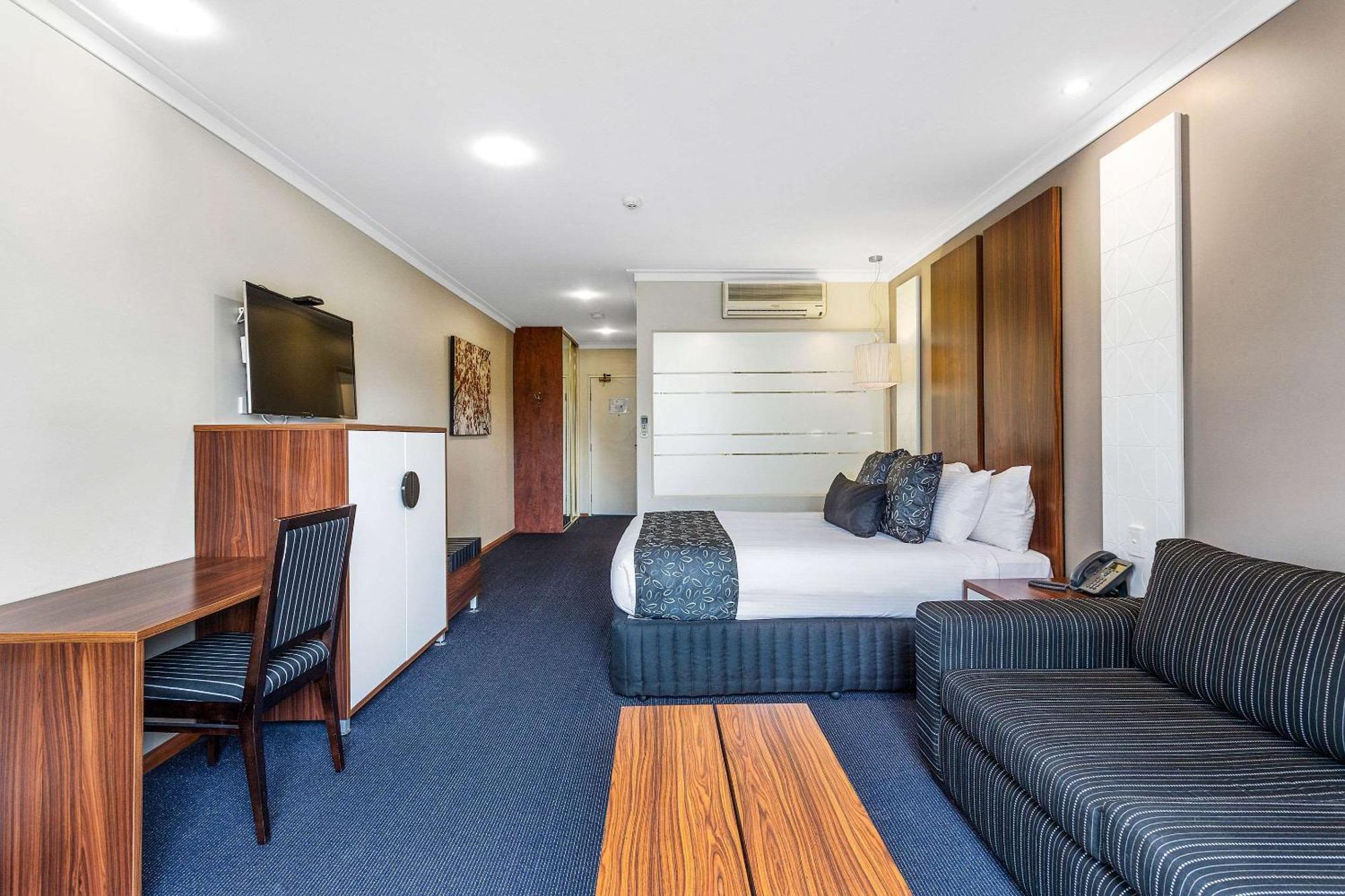 Quality Hotel Taylors Lakes Buitenkant foto
